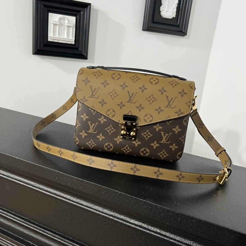 LV 24×18×10cm