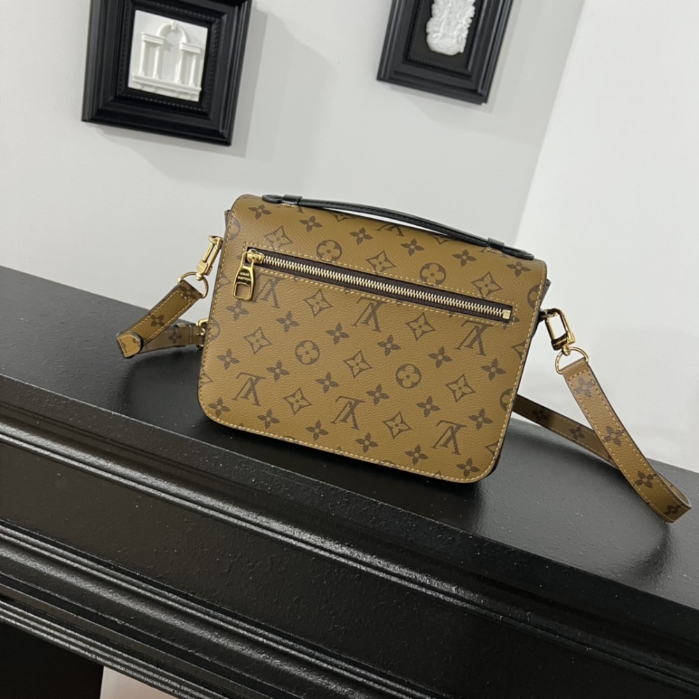 LV 24×18×10cm