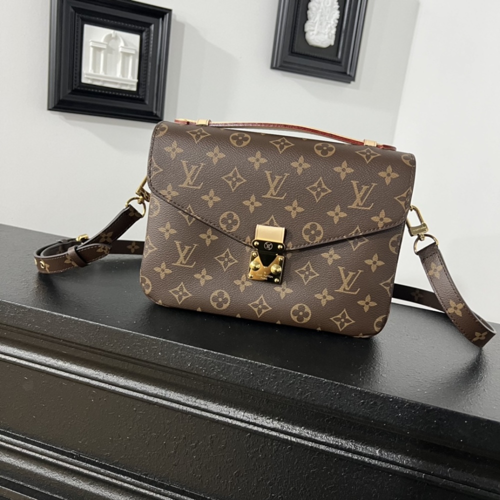 LV 24×18×10cm
