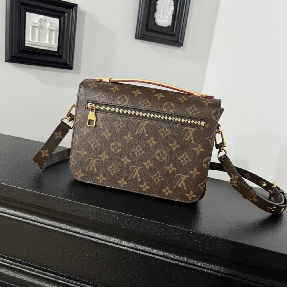 LV 24×18×10cm