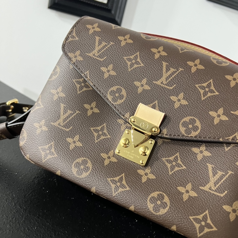 LV 24×18×10cm