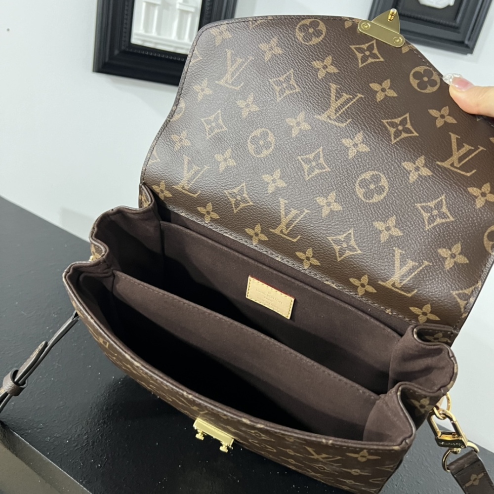 LV 24×18×10cm