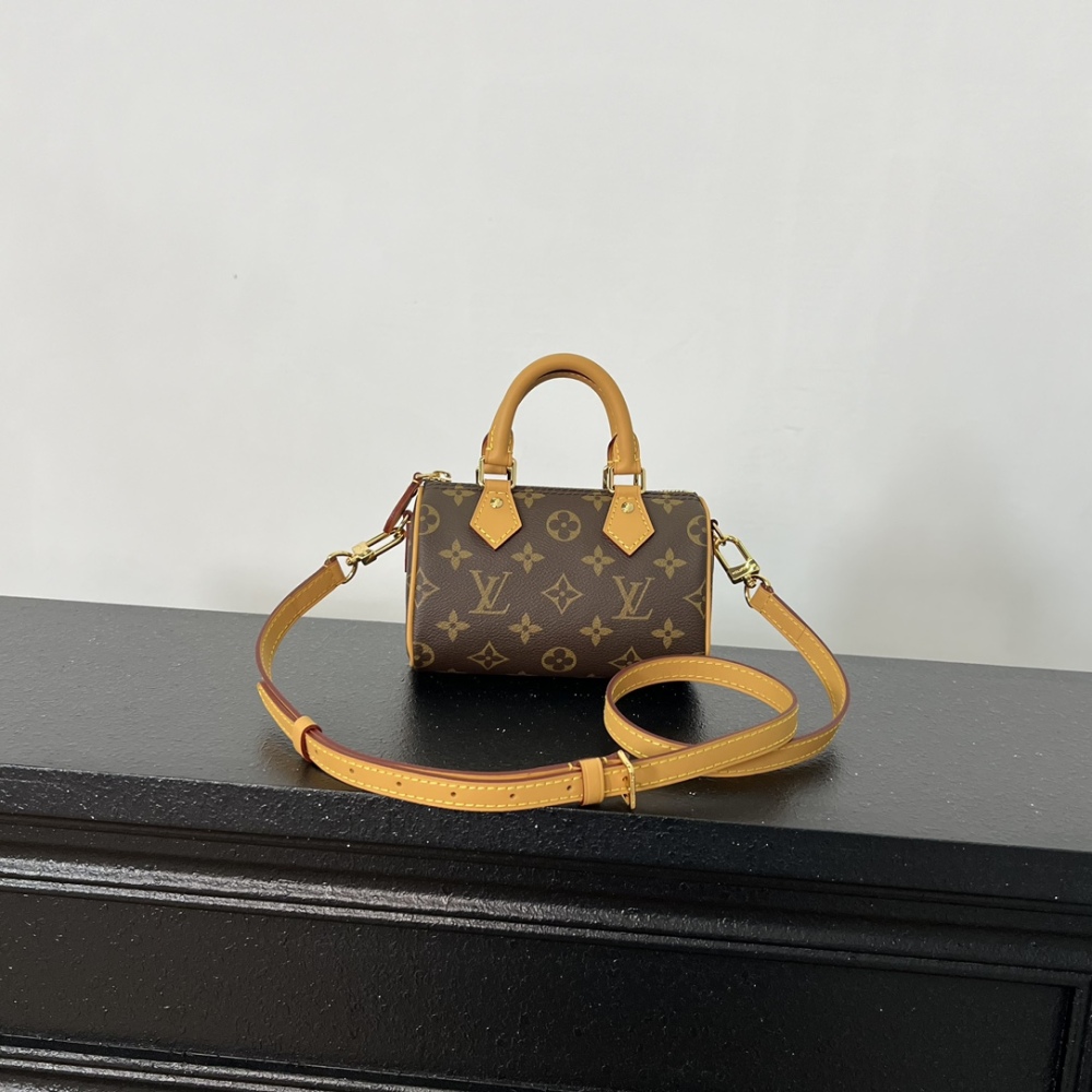 LV 16×11×7.5cm