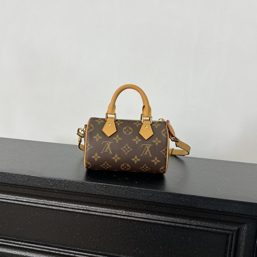 LV 16×11×7.5cm
