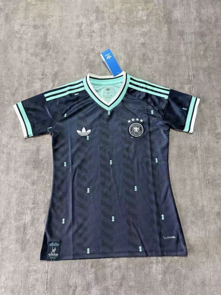 26-27 Germany woman version