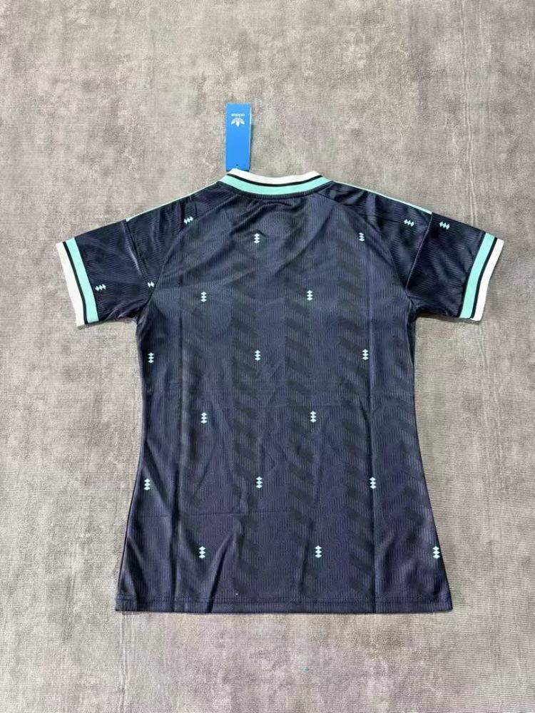 26-27 Germany woman version