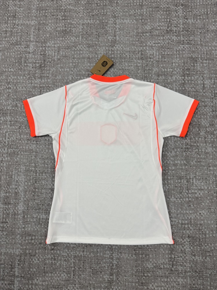 26-27 Netherlands woman version