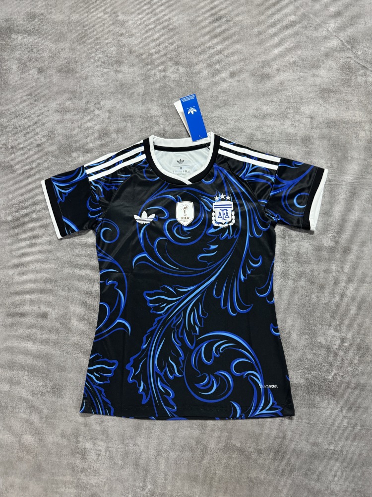 26-27 Argentina woman version