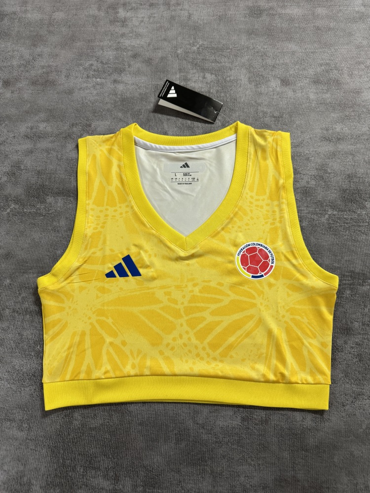 26-27 Colombia woman version