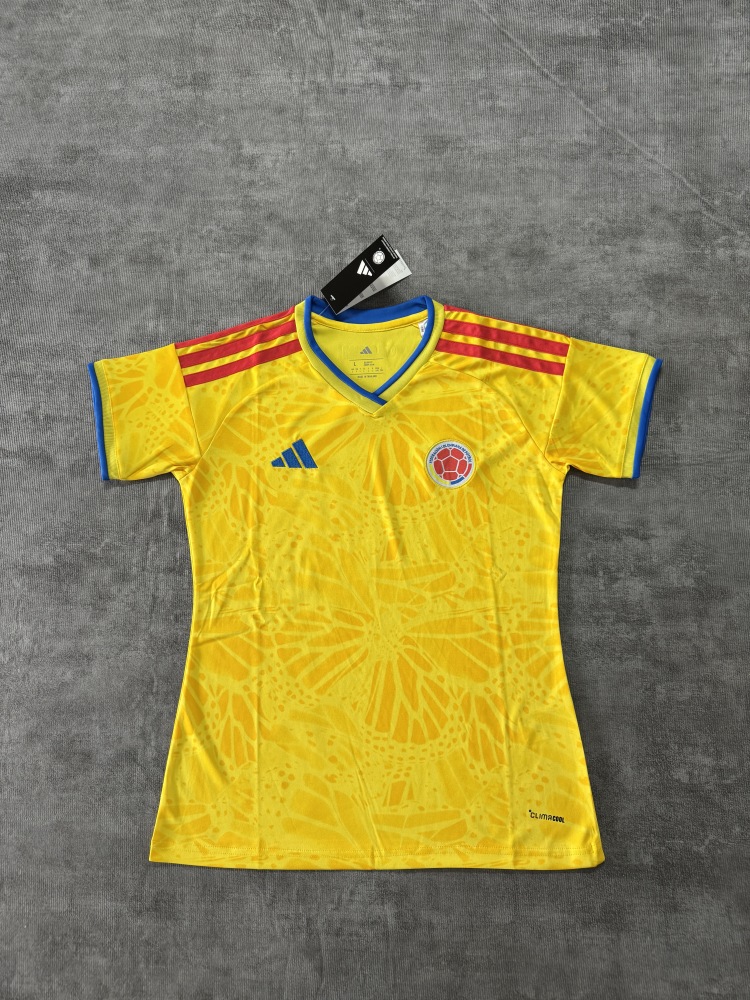 26-27 Colombia woman version