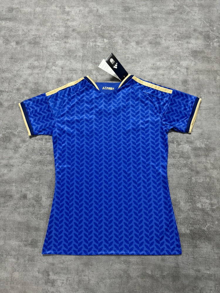 26-27 Italy woman version