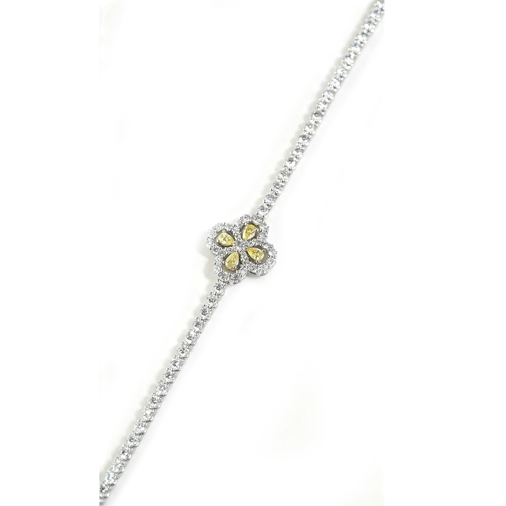 PT9504.62ct Pear cut Yellow and Round White  Four-Leaf Center Lab Diamond Bracelet Price