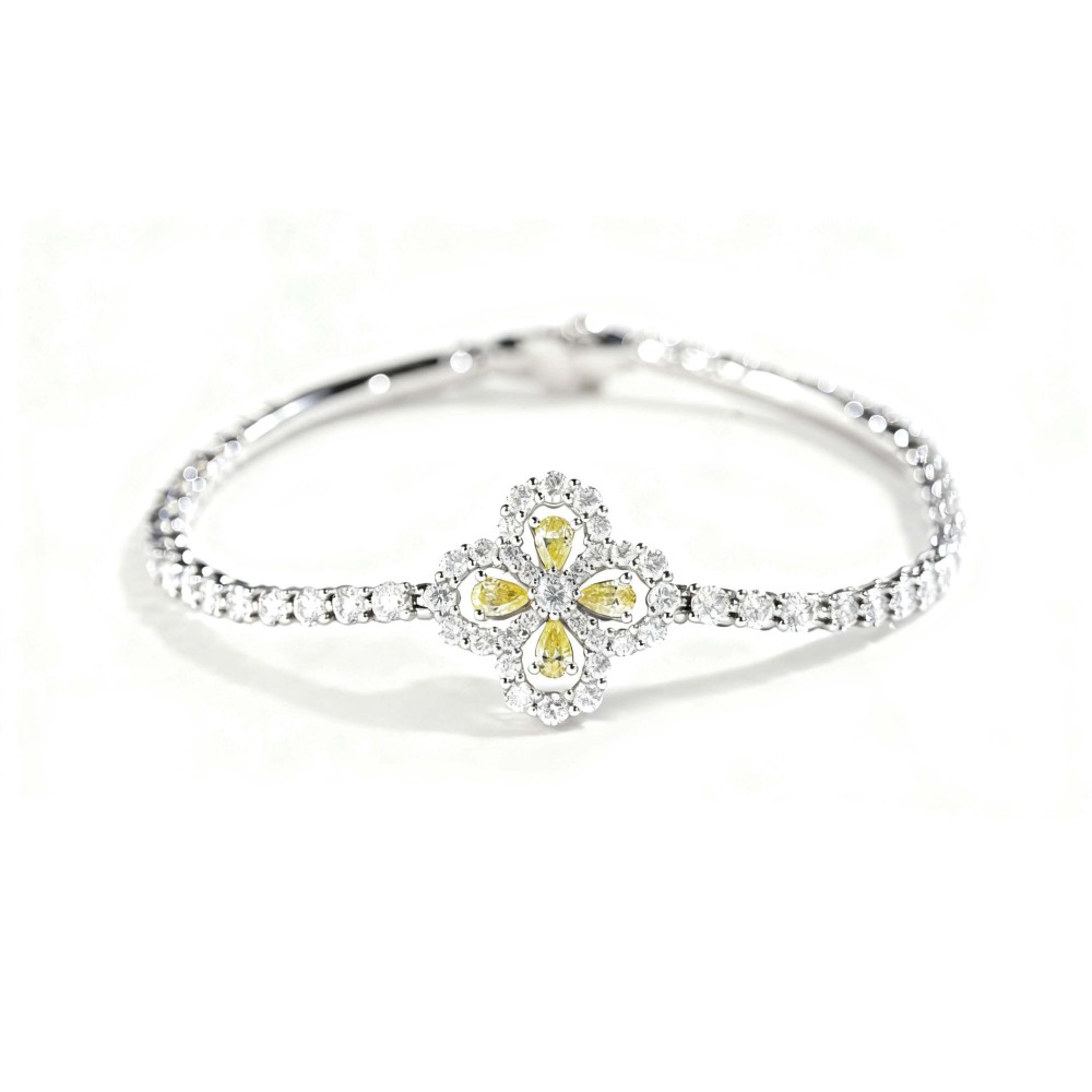 PT9504.62ct Pear cut Yellow and Round White  Four-Leaf Center Lab Diamond Bracelet Price