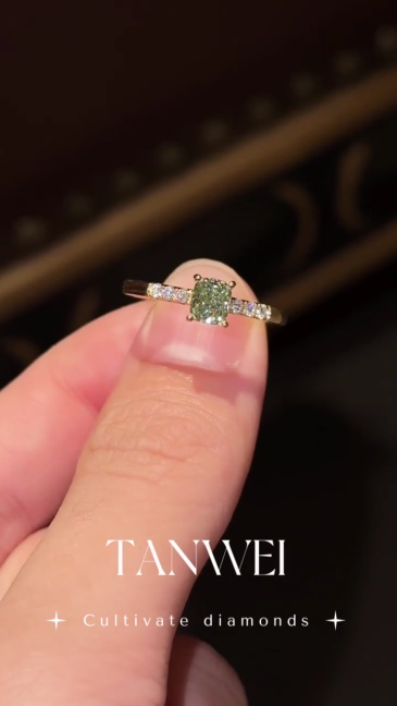 18k Yellow Gold Green Engagement Lab Diamond Ring