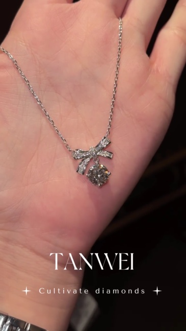 18k white Gold Lab-Grown Round Diamond Bow Tie Necklace
