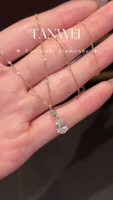 18K Yellow Gold Lab-Grown Pear Diamond Drop Pendant