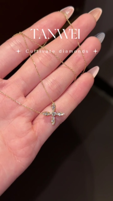 14K Yeelow Gold Four-leaf clover Shaped Lab Diamond Halo Pendant Necklace