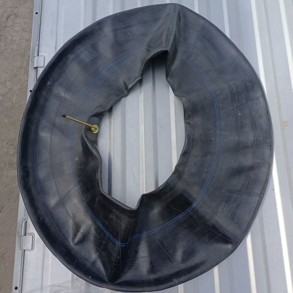 Butyl inner tubes: trucks, buses, and construction vehicles