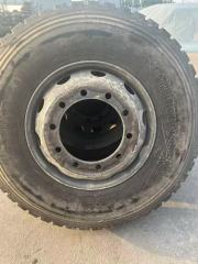 Second hand all-steel radial truck tires in the R17.5-R22.5 series.