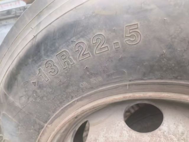 Second hand all-steel radial truck tires in the R17.5-R22.5 series.