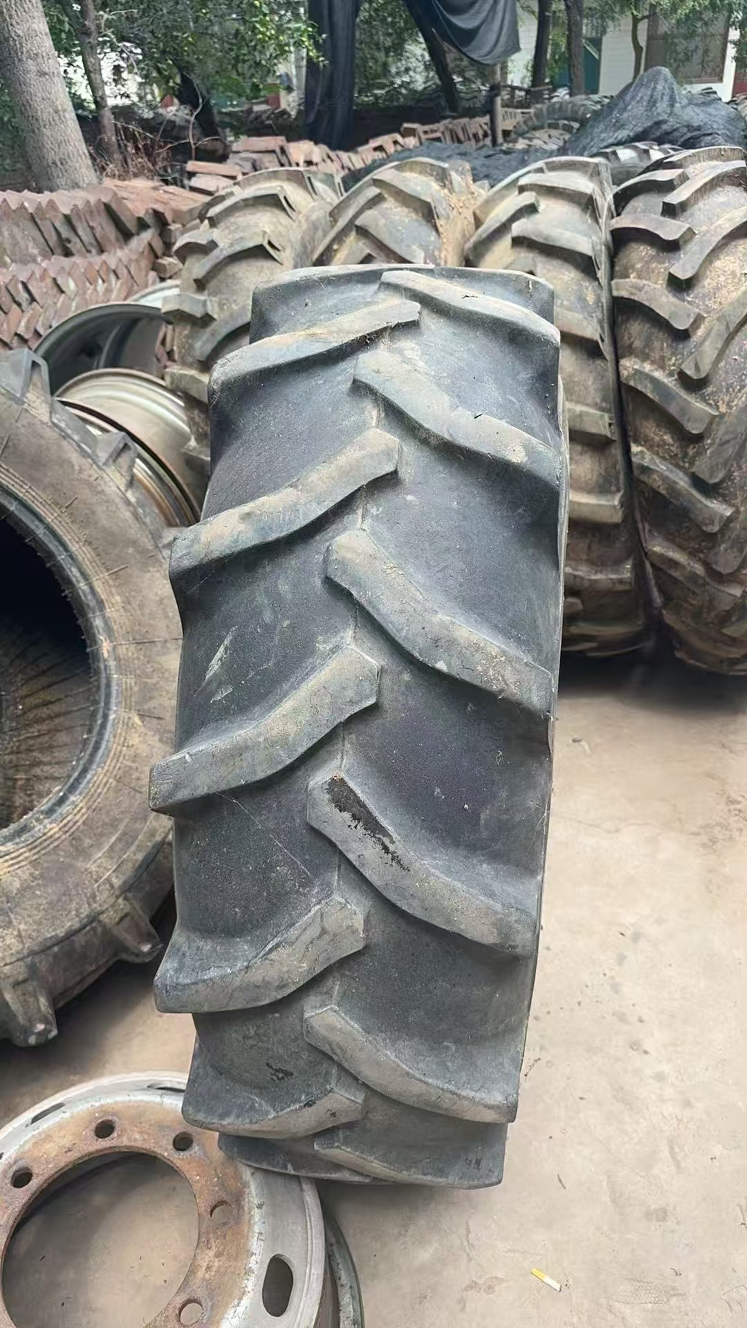 Second hand agricultural machinery tires 10.75-15.3--18.4-38