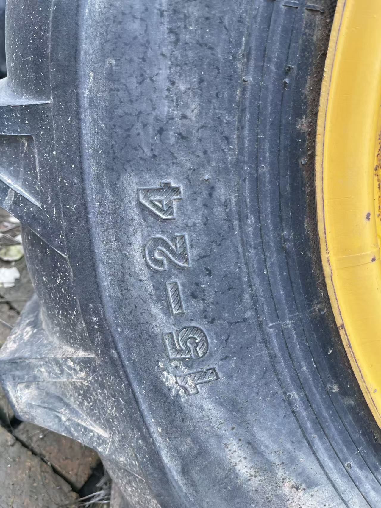 Second hand agricultural machinery tires 10.75-15.3--18.4-38