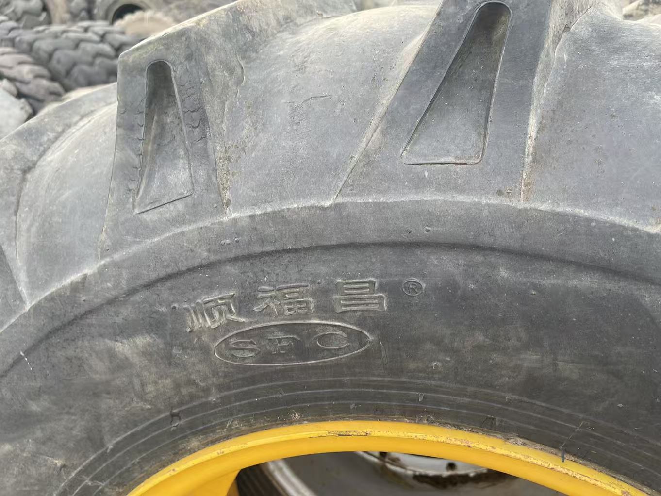 Second hand agricultural machinery tires 10.75-15.3--18.4-38