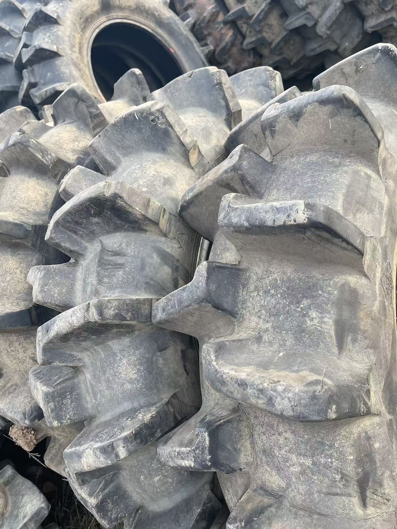 Second hand agricultural machinery tires 10.75-15.3--18.4-38