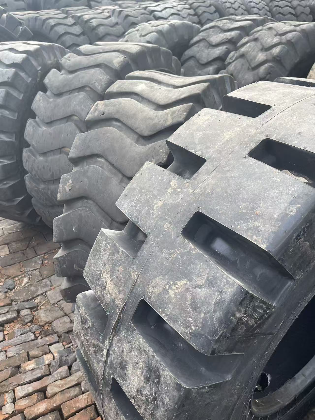 Second hand construction machinery tires 17.5-26.5