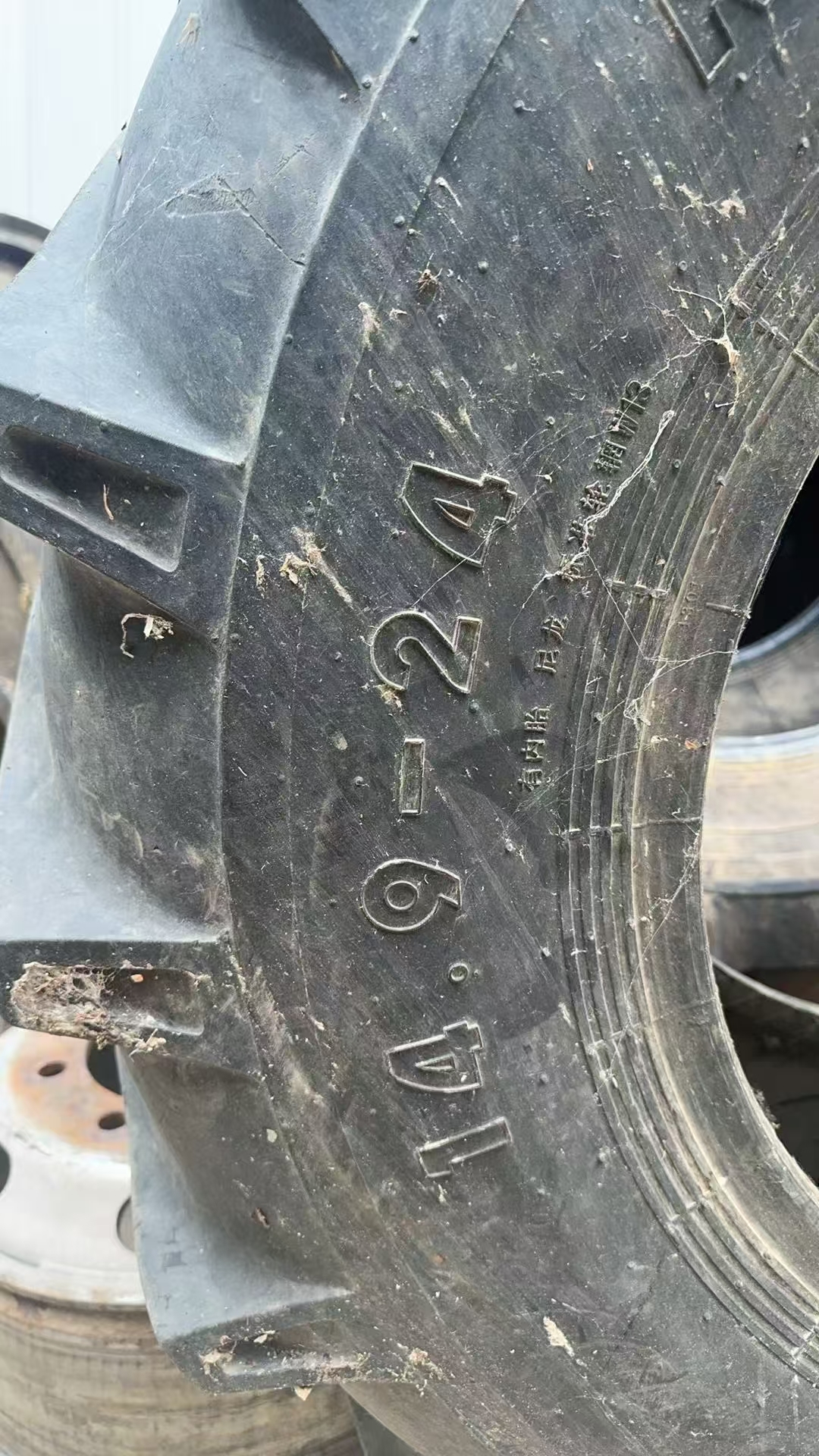 Second hand agricultural machinery tires 10.75-15.3--18.4-38