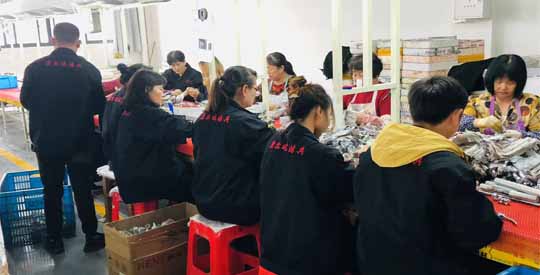 gold basin taps, brushed gold faucet, tap manufacturer, Yuhuan Kang'erda Sanitary Ware Co., Ltd.