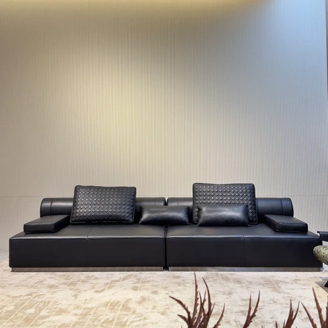 Luxurious Black Leather Sofa with Quilted Backrests,Luxurious Black Leather Sofa with Quilted Backrests