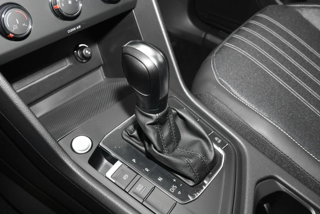 2022 Tiguan L 330TSI automatic two - wheel drive Comfort Edition