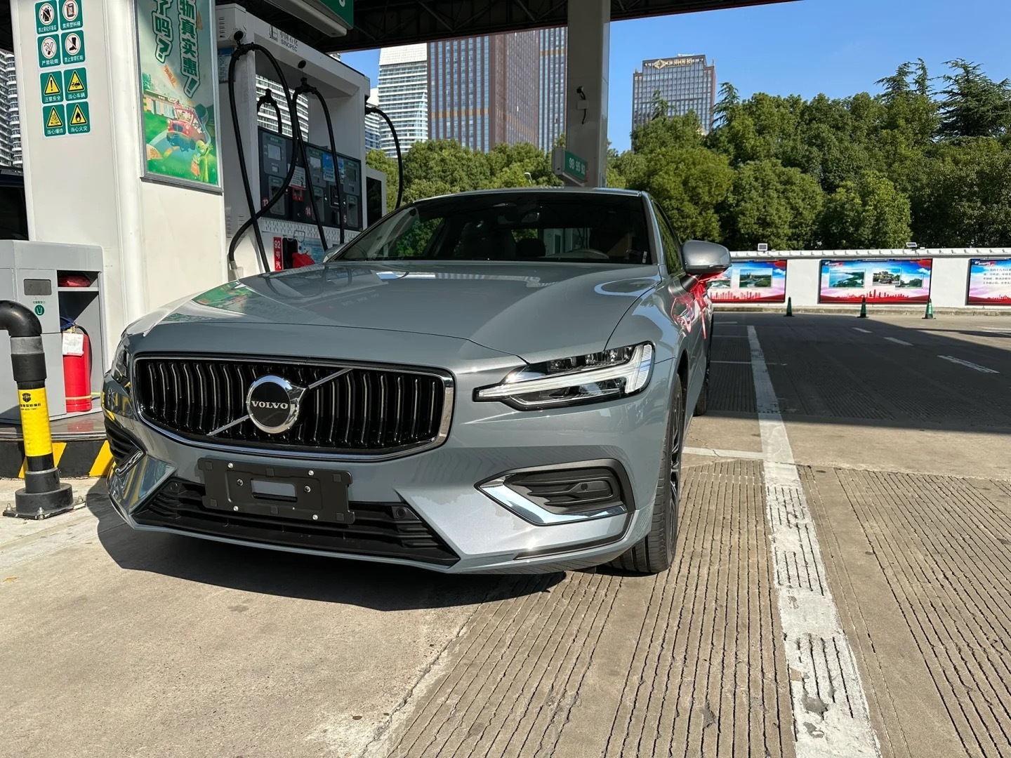 2023 Volvo S60 B4 Inscription Luxury Edition