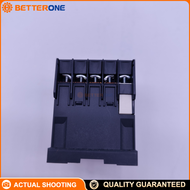Schneider Electric TeSys K LC1K0610B7 IEC Contactor, 3-Pole (3NO), AC-3 6A ≤440V, 2.2kW @ 400V, 24 VAC 50/60Hz Coil, 1NO Aux, 690VAC