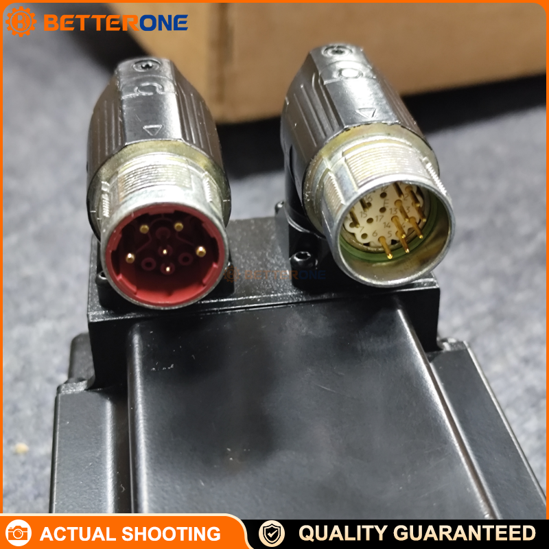 Allen-Bradley MPL-A330P-MJ74AA Kinetix MPL Low-Inertia Servo Motor, 230V Class, 100mm Frame, 76.2mm Stack, 5000 RPM, Multi-Turn Absolute High-Resolution Encoder (Hiperface), SpeedTec Right-Angle Quick Connect, 24VDC Holding Brake, Keyed Shaft