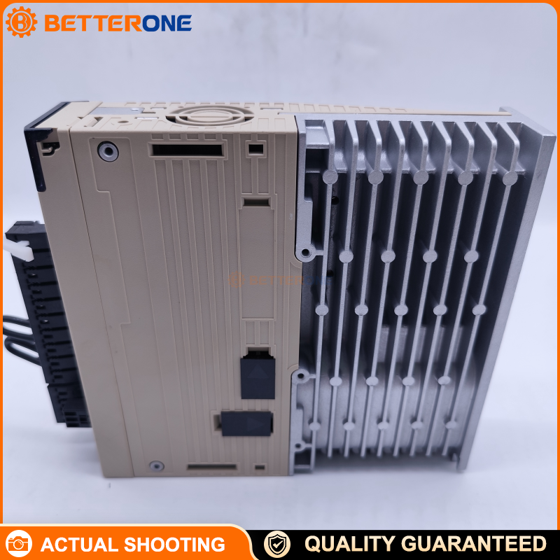 Yaskawa SGDV-2R8A11A Sigma-5 (Σ-V) SERVOPACK Servo Drive, MECHATROLINK-II, 200V Class 3-Phase 200–230VAC, 0.4kW 400W, 2.8A Output, Industrial Servo Amplifier