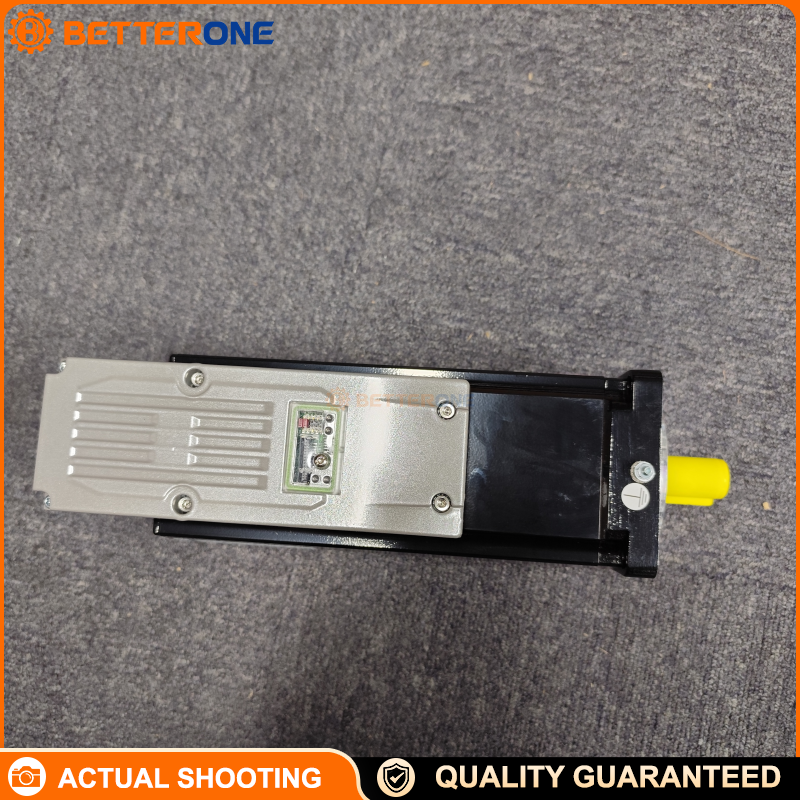 Schneider Electric ILM1002P02F0000 PacDrive 3 Integrated Servo Motor with Integrated Drive, 4.4Nm Continuous Stall, 3000rpm Nominal, 250–700V, Absolute Multiturn SinCos Hiperface (128 Periods), With Holding Brake 5.5Nm, 100mm Flange, IP54