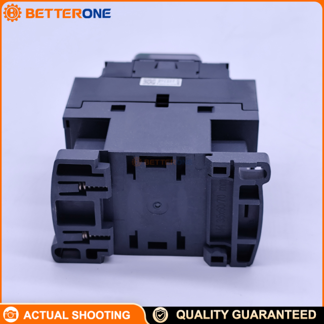 Schneider Electric LC1D09M7 TeSys D Contactor, 3P (3NO), AC-3 9A ≤440VAC, 220VAC 50/60Hz Coil, 4kW @ 380–400VAC, Built-in 1NO+1NC Aux (Mirror NC), Screw Clamp Terminals, DIN-Rail/Panel Mount, Up to 100kA SCCR