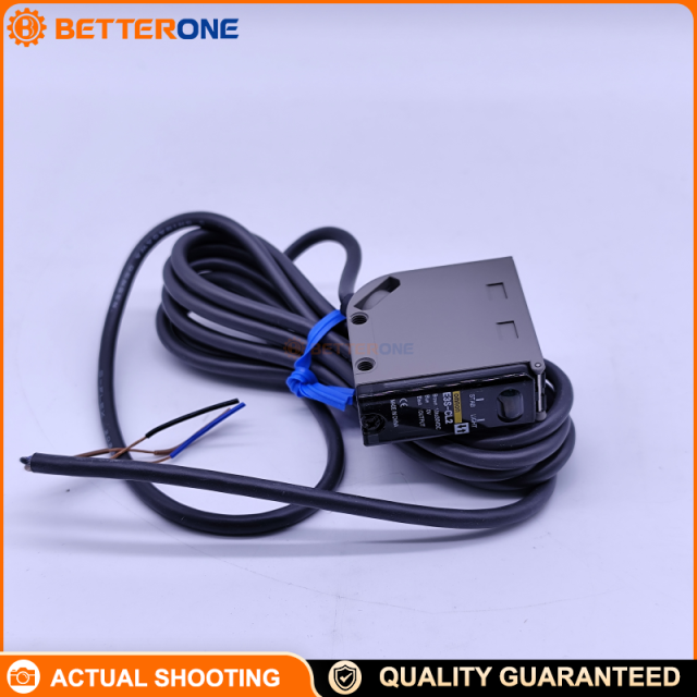 Omron E3S-CL2 Distance-settable Photoelectric Sensor (Metal Case), 5–500mm, IR LED 850nm, 10–30VDC, NPN/PNP open collector, Light-ON/Dark-ON, pre-wired 2m, IP67 (oil-proof)