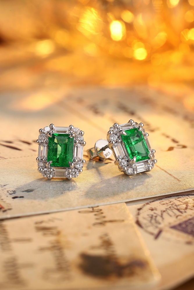 S925 Silver Lab-Grown Emerald Stud Earrings