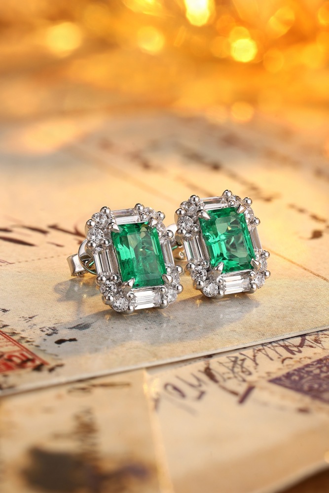 S925 Silver Lab-Grown Emerald Stud Earrings