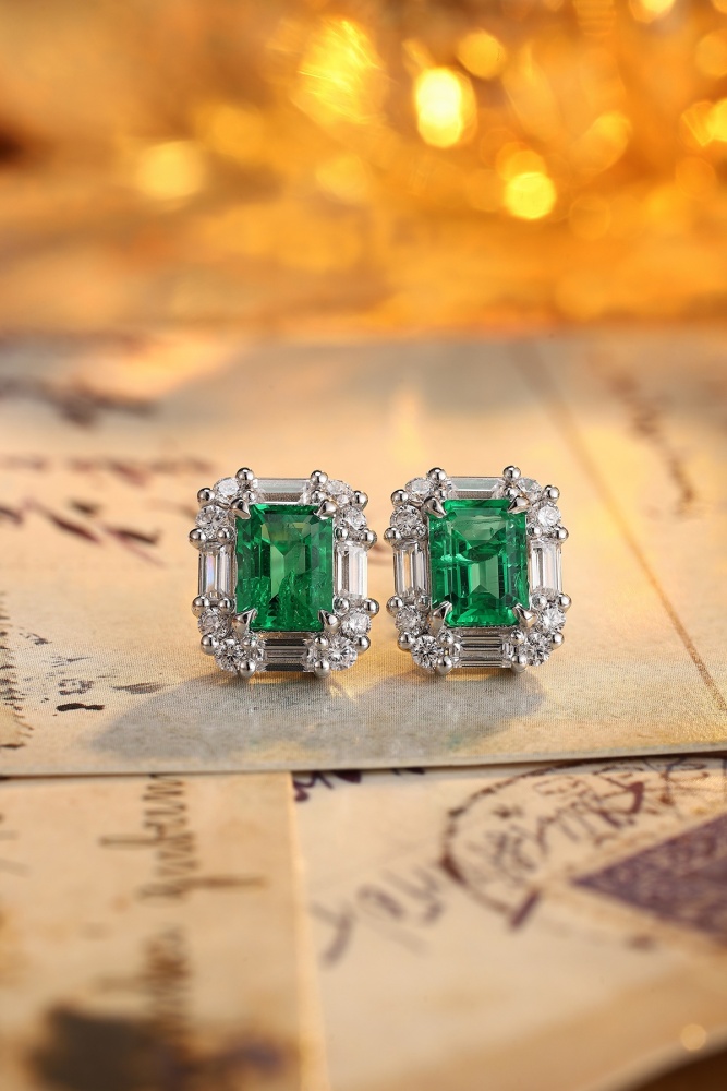 S925 Silver Lab-Grown Emerald Stud Earrings