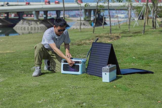 OOT Solar Mini Portable Air Conditioner for Outdoor / Sport / Tent DC Compressor inside