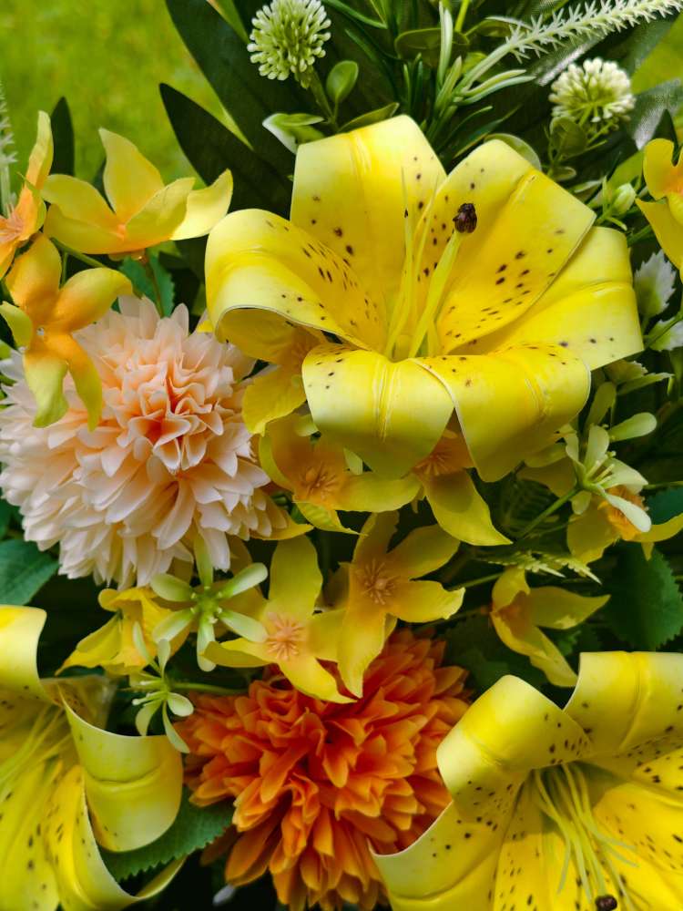 Artificial Yellow Lily Flowers Bouquet for Graves with Miss You Metal - 17.7"