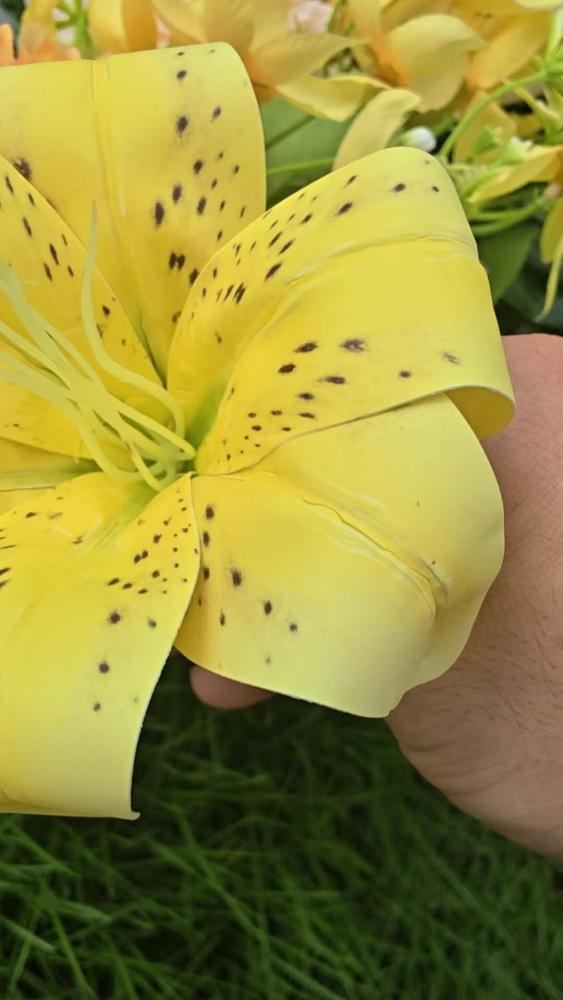 Artificial Yellow Lily Flowers Bouquet for Graves with Miss You Metal - 17.7"