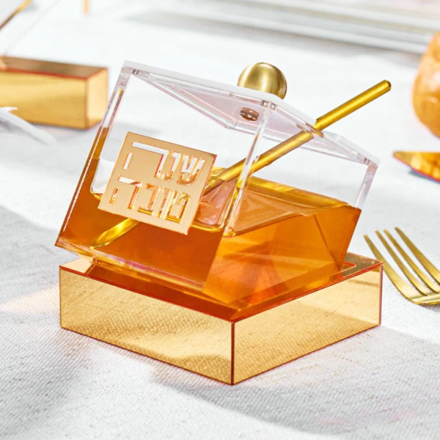 Acrylic Tilt Honey Dish with Gold Base,Acrylic Tilt Honey Dish with Gold Base – Modern Rosh Hashanah Table Decor