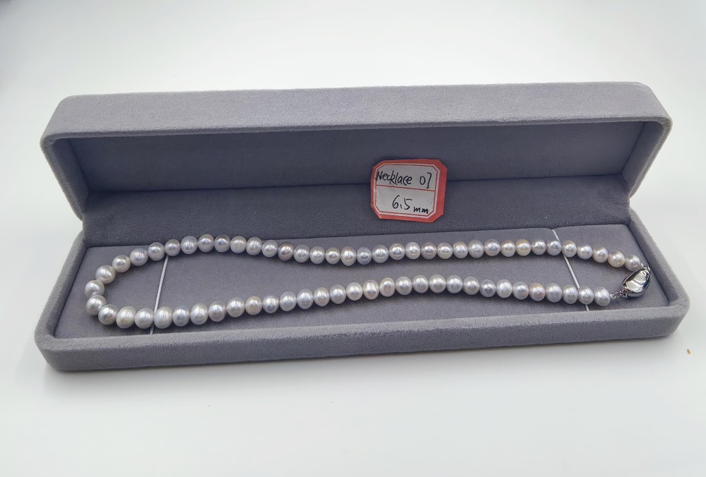Freshwater Pearl Necklace Gray Purple color 6.5mm