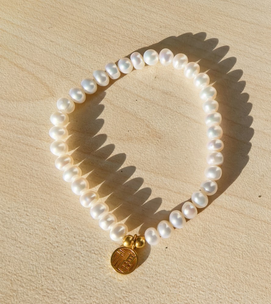 Pearls Bracelet 6mm with Chinese Fu character pendant
