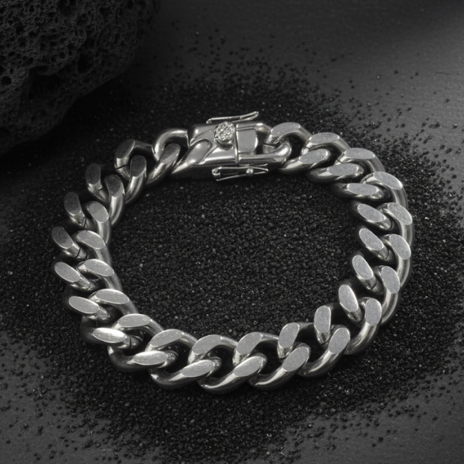 Curb chain bracelet